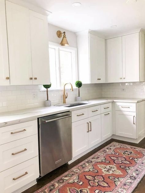 White Shaker Cabinets Gold Hardware, Gold Hardware Kitchen, Gold Kitchen Hardware, White Shaker Cabinet, Brass Kitchen Hardware, White Shaker Kitchen Cabinets, Caitlin Wilson, White Shaker Kitchen, Classic White Kitchen