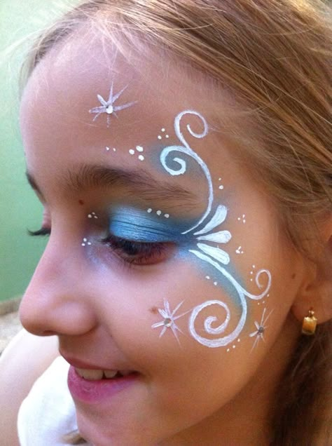 Face paint; #frozen #elsa #snow Mehr Frozen Face Paint, Mermaid Face Paint, Elsa Face, Fairy Face Paint, Christmas Face Painting, Frozen Face, Girl Face Painting, Festival Face, Face Painting Easy