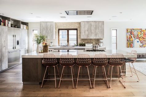 Los Angeles Kitchen, Celebrity Kitchens, Painted Chairs, Kitchen Inspiration Design, Cool House Designs, Kitchen Bar Stools, Kitchen Makeover, Architectural Digest, Home Decor Kitchen