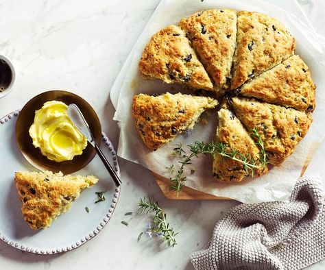 These wonderfully light, buttery olive and rosemary scones are fantastic recipe served warm with butter and enjoyed with loved ones for afternoon tea Corn Scones, Rosemary Scones, Peach Pork Chops, Ginger Salmon, Salad With Balsamic Dressing, Spanish Olives, Cranberry Chutney, Savory Scones, Baking With Honey