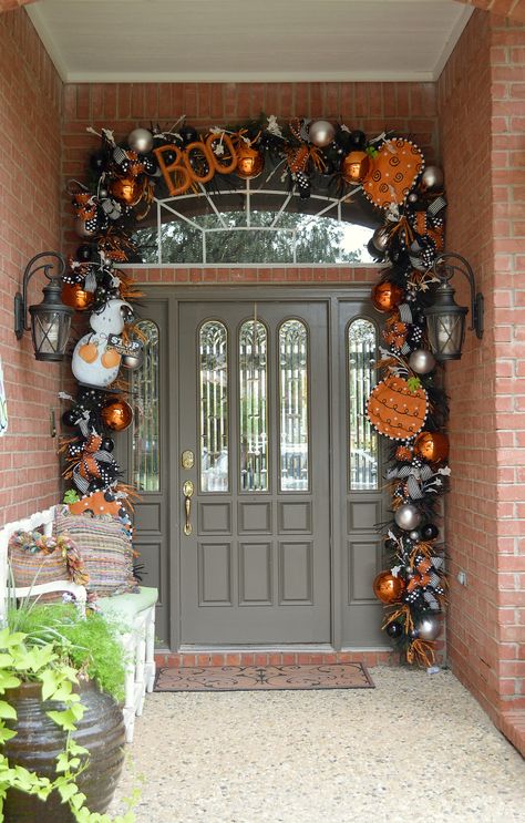 Show Me Decorating isn’t Scared of Halloween – Show Me Decorating Door Arch, Halloween Front Door Decorations, Halloween School Treats, Gate Decoration, Halloween Front Doors, Casa Halloween, Halloween Front Porch Decor, Halloween Cans, Halloween Garland