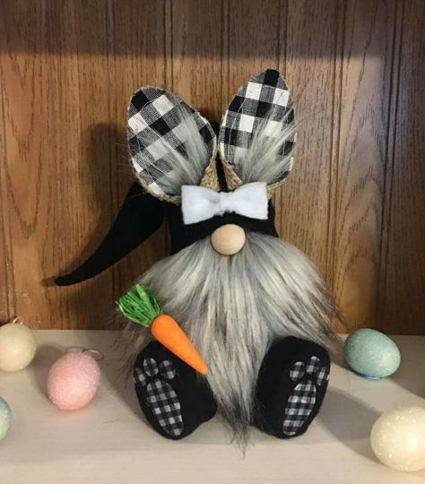 Easter Gnomes Diy, Stuffed Gnomes, Bunny Gnomes, Valentines Frames, Easter Gnomes, Easter Wood Crafts, Farmhouse Easter Decor, Easter Gnome, Girl Gnome