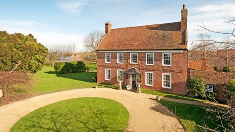 Victorian Farmhouse Exterior Uk, Georgian Rectory, Victorian Farmhouse Exterior, Old English Manor, Front Extension, Grand Architecture, English Farmhouse, Colonial Style House Plans, Beautiful Property