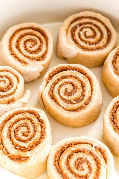 This Easy Cinnamon Rolls recipe is made without yeast and rising and is ready in less than 1 hour! If you want swirls of delicious sugar and cinnamon goodness wrapped in a soft dough without the hassle of proofing, this recipe is for you! Homemade Cimmon Rolls Easy, Homemade Cimmon Rolls, Cimmon Rolls Recipe Easy, Easy Cinnamon Rolls Recipe No Yeast, No Bake Cinnamon Rolls, Yeast Free Rolls, Cimmon Rolls Recipe, Cinnamon Rolls Recipe No Yeast, Cimmon Rolls