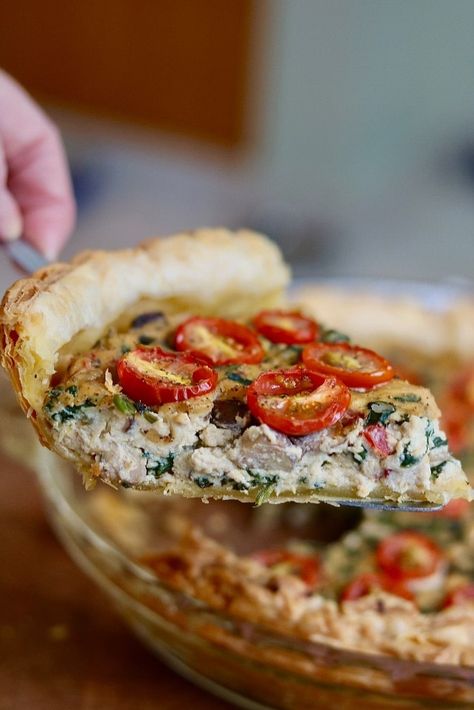 The Best & Easiest Vegan Quiche Recipe (Tofu) Quiche Puff Pastry, Tofu Quiche, Puff Pastry Pie, Breakfast Gluten Free, Pastry Pie Crust, Quiche Vegan, Vegan Bacon Bits, Vegan Quiche, Vegan Bacon