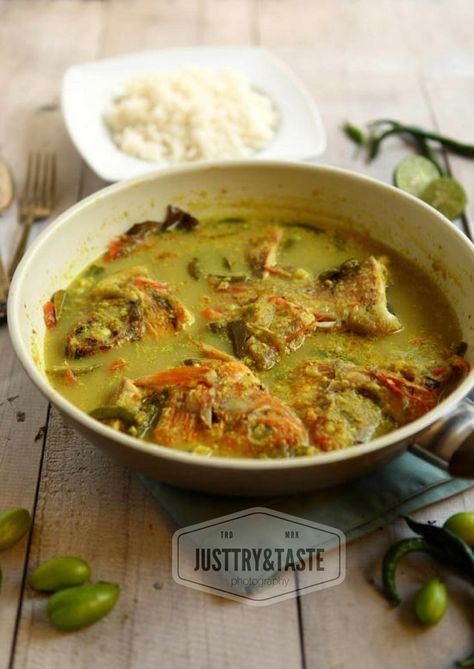 Resep Gulai Ikan Nila (Tanpa Santan) Belimbing Wuluh Indonesian Cuisine, Cooking Tutorials, Makanan Diet, Padang, Indonesian Food, Yummy Eats, Daily Meals, Recipe Collection, Fish And Seafood