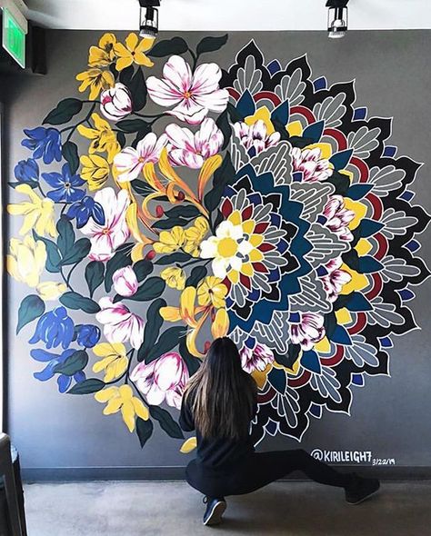 mazing! Larger than life floral mandala by @kirileigh7! Curated by @yaseenarts www.artfido.co Mandala Wall Art Murals, فن الرسم بالمسامير, Seni Mural, Snapdragon Flowers, Creative Wall Painting, Personaje Fantasy, Wall Painting Decor, Canvas For Beginners, Deco Originale