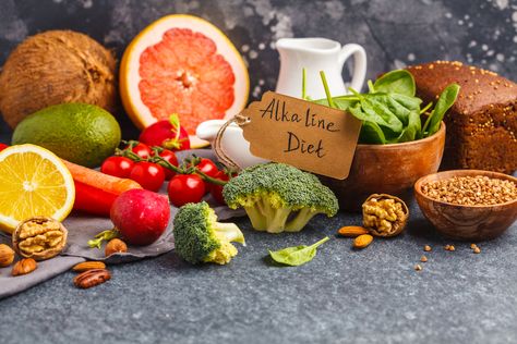 👉  The alkaline diet has been around for a while. And it presents a compelling theory about your body and health: that the food you eat determines the pH of your blood... Read the full article from FRN here 💚 Fiction Food, Acid Forming Foods, Alkaline Body, Body And Health, Acid And Alkaline, Acid Base Balance, Blood Type Diet, Digestive Juice, Acidic Foods