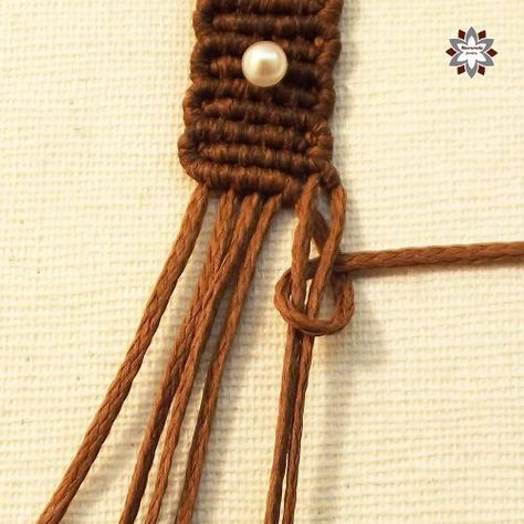 Macramotiv micro-macrame knotted bracelet tutorial photo instructions steps DIY how to knotting migramah friendship bracelet Cavandoli Macrame Tutorial, Macrame Bracelets Tutorial, Micro Macrame Bracelet Tutorial, Cavandoli Macrame, Micromacrame Tutorial, Macrame Tutorial Beginner, Micro Macrame Bracelet, Micro Macrame Tutorial, Weaving Book