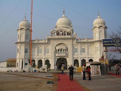 GURDWARA SHRI NADA SAHIB Situated on the bank of Ghaghar River In Panchkula Distt. In Haryana State. GURU GOBIND SINGH JI along with his army on the way to SHRI ANANDPUR SAHIB, After victory in Battle of bhangani visted GURUDWARA SHRI BAOLI SAHIB Dhakoli. After that stayed at this place for few days GURU SAHIB came here to this Place. Anandpur Sahib, Gurudwara Sahib, Guru Gobind Singh Ji, Small House Front Design, Guru Gobind Singh, Waheguru Ji, Knowledge Facts, General Knowledge Facts, House Front Design