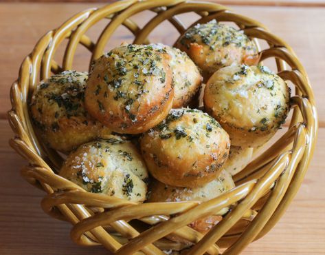 Herbed Focaccia Dinner Rolls Foccacia Rolls, Focaccia Rolls, Easy Dinner Roll, Bread Recepies, Artisan Rolls, Magical Recipes, Baking Bad, Dinner Roll, Focaccia Recipe