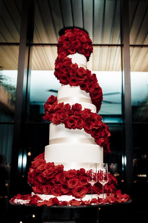 Wedding Cake With Red Roses, Cake With Red Roses, Diva Cakes, Dummy Cake, Silver Wedding Cake, Red And White Weddings, Red Wedding Theme, Wedding Cake Roses, Red Rose Wedding