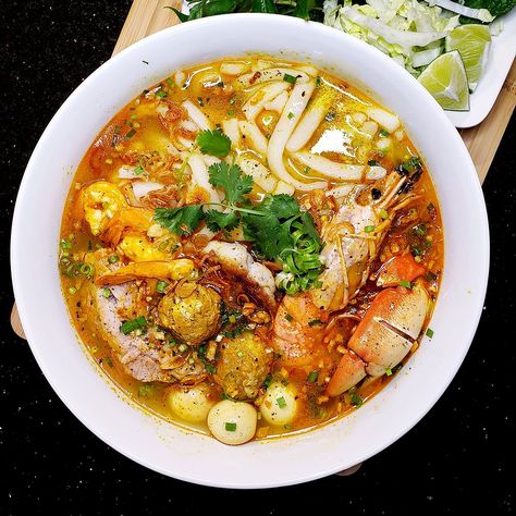 Banh Canh, Vietnamese Shrimp, Noodle House, Viet Food, Vietnam Food, Soup Broth, Bento Recipes, Asian Soup, Vietnamese Cuisine