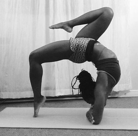 Black Yogis Aesthetic, Wellness Aesthetic Black Woman, Yoga Black Women, 2025 Mindset, Dream Yoga, Kemetic Yoga, Yoga Aesthetic, Yoga Inspo, Baby Yoga