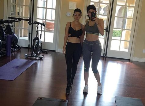 25 Best-Kept Kardashian Weight Loss Secrets | Eat This Not That Kourtney Kardashian Workout, Kardashian Gym, Kardashian Workout, Swimsuit Body, Eat This Not That, Fitness Style, Swimsuits Hot, Gym Style, Waist Training