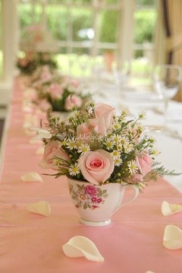 1000+ images about Flower Arranging on Pinterest | Flower ... Tea Cup Flower Arrangements, Tea Party Centerpieces, Bridesmaids Luncheon, Teacup Flowers, Vintage Tea Parties, Garden Bridal Showers, Bridal Tea Party, Shabby Chic Flowers, Tafel Decor