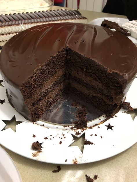 Homemade Chocolate Ganache, Chocolate Aesthetic, Chocolate Ganache Cake, Ganache Cake, Delicacy Food, Yummy Comfort Food, Think Food, Snap Food, Irish Cream