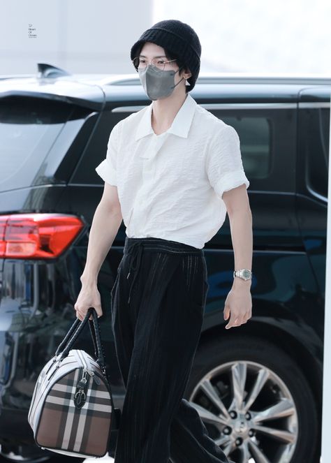 Yeosang Outfit, Ateez Yeosang, Yeosang Ateez, Kang Yeosang, Kang Yeo-sang, Outfit Inspired, Forever Yours, Airport Style, Doberman