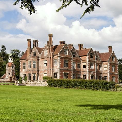 Breamore House, Hampshire, United Kingdom British Estates Country Houses, Elizabethan Manor House, Best House Exterior, House Exterior Ireland, Manor Homes, Hampshire England, English Architecture, English Manor Houses, Stately Homes