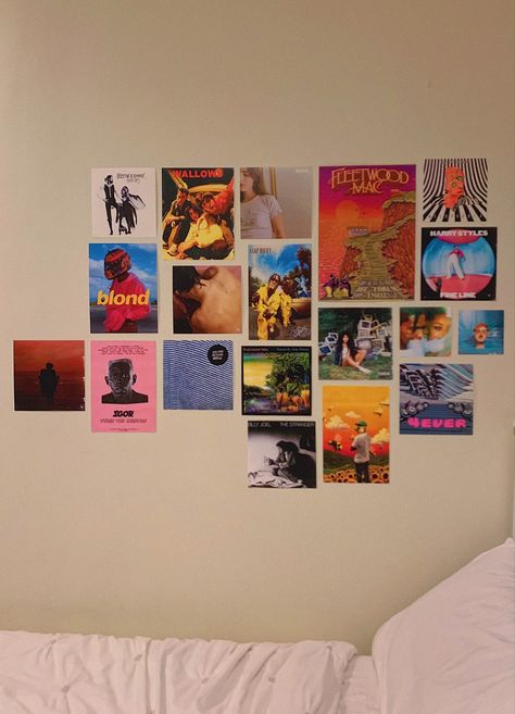 Bed In Corner Of Room Against Wall Ideas Aesthetic, Diy Posters, Mens Room Decor, Cd Wall, Album Wall, Posters On Wall Bedroom, Dorm Room Wall Decor, Easy Room Decor, Easy Diy Room Decor