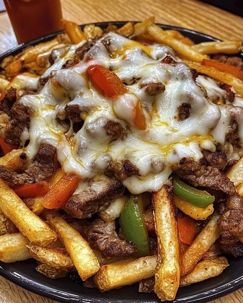 Philly Cheese Steak And Fries, Philly Cheesesteak Fries, Cheesesteak Fries, Steak And Fries, Deli Roast Beef, Gourmet Steak, Steak And Chips, Hangover Food, Philly Steak