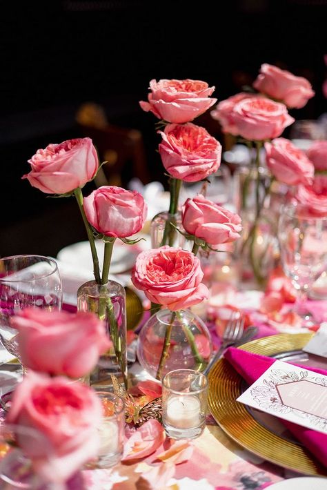 Pink Roses Birthday, Pink Rose Party Theme, Pink Roses Centerpiece, Pink And Gold Party Centerpieces, Girly Centerpieces, Pink Rose Centerpieces, Pink Flowers Party, Rosé Party, Pink Rose Table Centerpieces