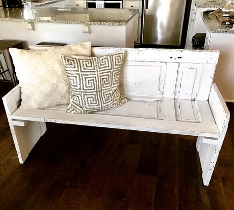 Bench Made From Old Door, Old Door Bench Diy, Old Door Bench, Door Dining Table, Diy Backyard Decor, Door Bench, Old Door Projects, Wall Bench, Old Wooden Doors