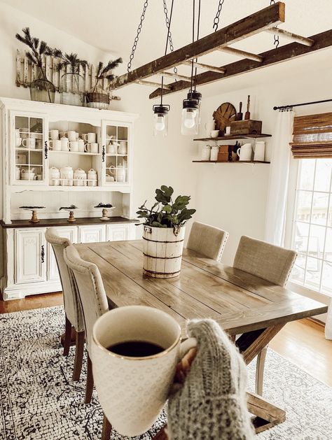 Winter Home Refresh Itty Bitty Farmhouse, Estilo Cottage, Farmhouse Dining Rooms Decor, Rustic Light, Cozy Farmhouse, Farmhouse Cottage, Dining Room Inspiration, Farmhouse Dining Room, Winter Home Decor