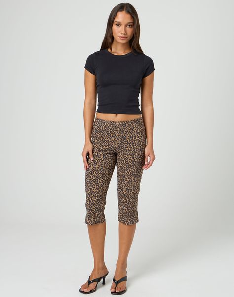 These leopard capri pants feature a fitted style, low rise fit and hook closure. Capri Pants Outfits, Leopard Print Pants, Leopard Leggings, October 4, Fitted Style, Print Pants, Long Shorts, Winter 2024, New Wardrobe