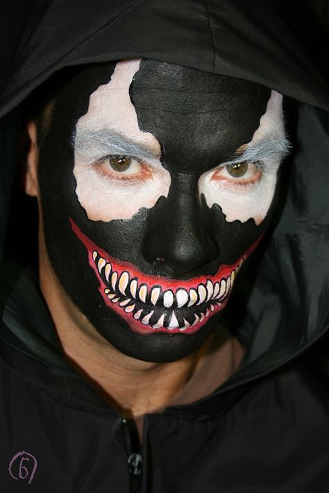 Venom Face Paint, Face Painting Ideas For Adults, Face Paint For Men, Painting Ideas For Adults, Boy Halloween Makeup, Venom Makeup, Halloween Face Painting Ideas, Face Painting For Kids, Easy Halloween Face Painting