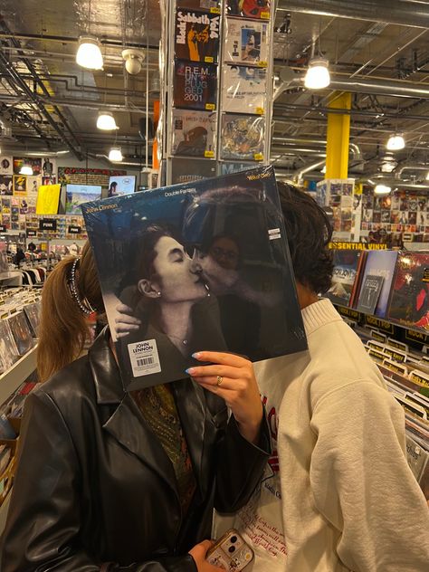 Insta Poses Halloween, Recreating Couple Photos, Brunette And Brunette Couple, Bookworm Couple Aesthetic, Couples Asthetics Wallpaper, Dream Bf Aesthetic, Couqutte Aesthetic Dark, Academic Couple Aesthetic, Bf Vision Board