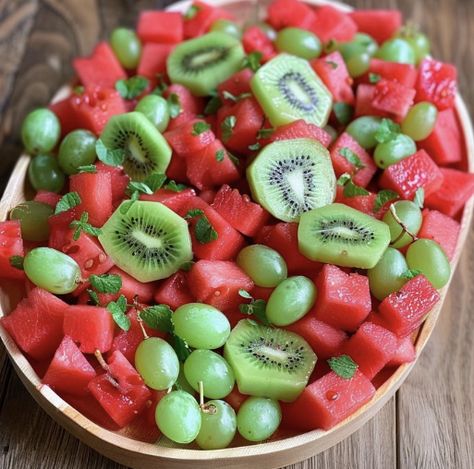 Watermelon Kiwi Green Grape Salad Grape Salad Recipe, Colorful Salad, Green Grape, Mint Salad, Juicy Watermelon, Grape Salad, Easy Chinese Recipes, Party Food Platters, Watermelon Salad