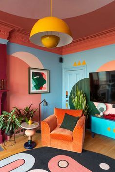 Small Cabin Living Room, Edinburgh Apartment, Rugs Colorful, Earthy Living Room, Cabin Living Room, Colourful Living Room Decor, Colorful Apartment, Eclectic Living, Decor Eclectic