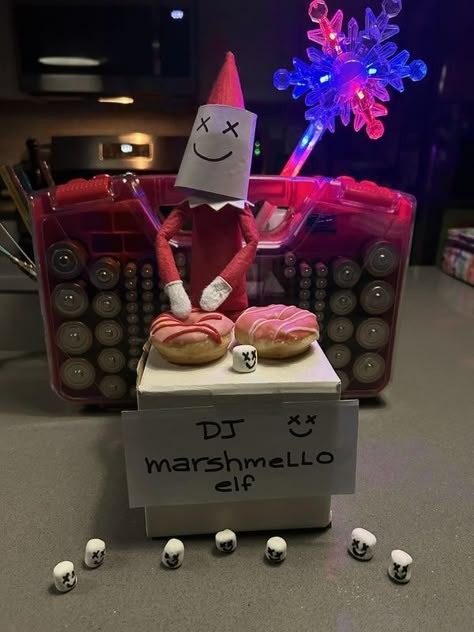 Elf Golf, Elf Of The Shelf, Shelf Inspiration, Golf Cake, Spreading Christmas Cheer, Awesome Elf On The Shelf Ideas, Elf Activities, Elf On Shelf, Elf Ideas