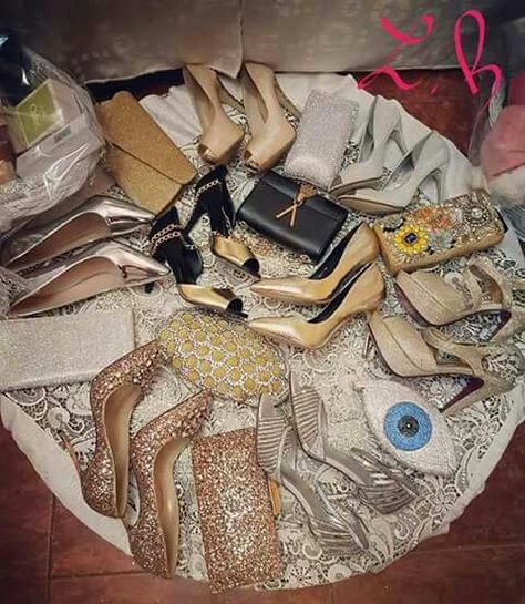 Wedding Packing, Wedding Gift Hampers, Display Shoes, Indian Wedding Gifts, Cool Bride, Trousseau Packing, Wedding Gift Pack, Creative Wedding Gifts, Bridal Gift Wrapping Ideas