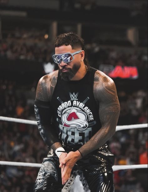 Wwe Icons Aesthetic, Wwe Men, Wwe Aesthetic Wallpaper, Aesthetic Wwe Wallpaper, Wwe Pfp Roman Reigns, The Usos Wwe Wallpaper, Jey Uso Wwe, Manchester City Logo, Lfc Wallpaper