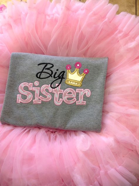 Big sister shirt @TMembroidery Appliqué Ideas, Sister Shirt, Big Sister Shirt, Big Sis, Sister Shirts, Baby Crafts, Baby Things, Chanel Deauville Tote Bag, Big Sister