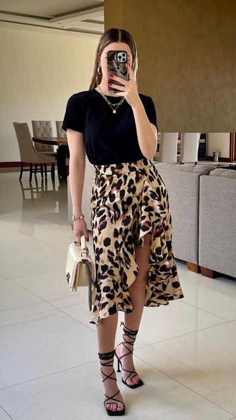 Faldas Animal Print, Outfit Domingo, Casual Oufits, Outfits Juvenil, Conservative Outfits, Cute Modest Outfits, Animal Print Outfits, Classy Casual Outfits, Causual Outfits