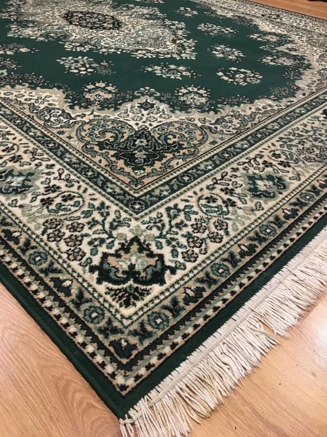 Green Rug Bedroom, Persian Carpet Living Room, Emerald Green Bedrooms, Dark Boho Bedroom, Emerald Green Rug, Whimsical Bedroom, Open Plan Kitchen Living Room, Dark Home Decor, Dream Furniture