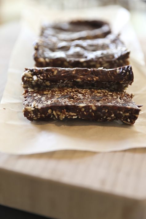 Eatmore Bars Recipe, Eatmore Bars, Oats Dessert, Heathy Treats, Healthy Chocolate Bars, Granola Bar Recipe Healthy, Healthy Brownie, Chocolate Granola Bars, Raw Brownies