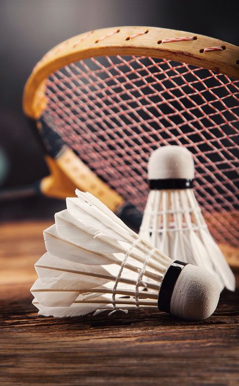 Badminton fever ! Badminton Pictures, Swimming Cartoon, Best Badminton Racket, Badminton Photos, Pictures Background, Freetime Activities, Badminton Sport, Badminton Court, Sports Aesthetic