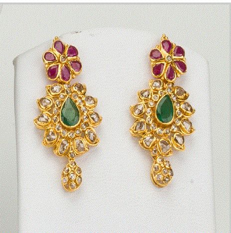 Uncut Diamond earrings Uncut Diamond Earrings, Diamond Earrings Indian, Ruby Jewelry Necklaces, Beautiful Gold Necklaces, Gold Bridal Earrings, Chandbali Earrings, Earrings Indian, Bangles Jewelry Designs, Bridal Gold Jewellery Designs