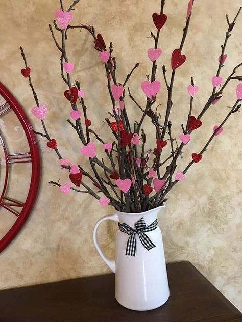 Diy Paper Lanterns, Valentine Dinner Party, Valentine Wood Crafts, Valentine Centerpieces, Valentines Party Decor, Paper Lanterns Diy, Diy Valentine's Day Decorations, Rustic Valentine, Paper Art Projects