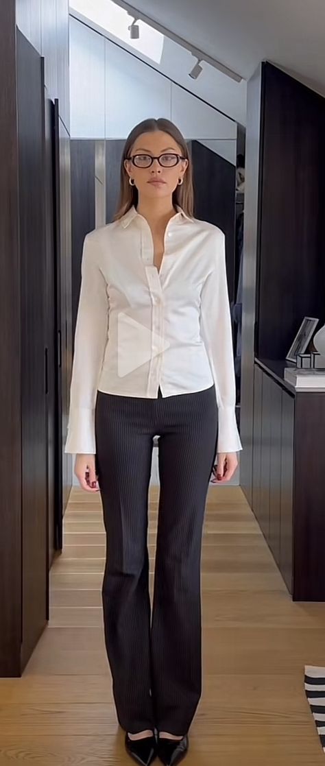 Business Casual First Day Of Work, Corporate Professional Outfits, Corporate Aesthetic Outfits, Deca Outfits Young Professional, Vintage Office Wear, Simple Professional Outfits, Old Money Lawyer Outfits, Private School Sixth Form Outfits, Intern Clothes