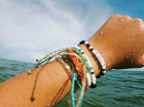 Lexi Hidalgo Bracelets, Beach Vibe Bracelet, Trendy Beach Season Friendship Bracelets, Beach Bracelets Aesthetic, Fahlo Bracelet Aesthetic, Ocean Astetic Bracelet, Summer Bracelets Aesthetic, Summer Bracelet Stack, Trendy Summer Friendship Wristband