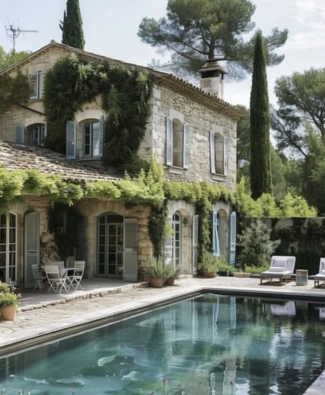 Tuscan Home Exterior, Italy Houses, Provence House, Roman House, Mediterranean Architecture, Casa Country, Greek House, Tuscan House, French Architecture