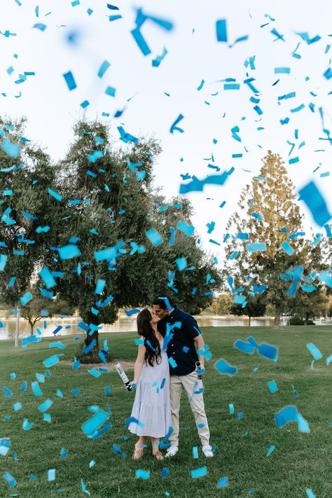 Backyard Proposal, Gender Reveal Photo Shoot, Gender Reveal Pictures, Gender Reveal Photography, Pregnancy Announcement Pictures, Gender Reveal Photos, Confetti Gender Reveal, Pregnancy Gender Reveal, Gender Announcements