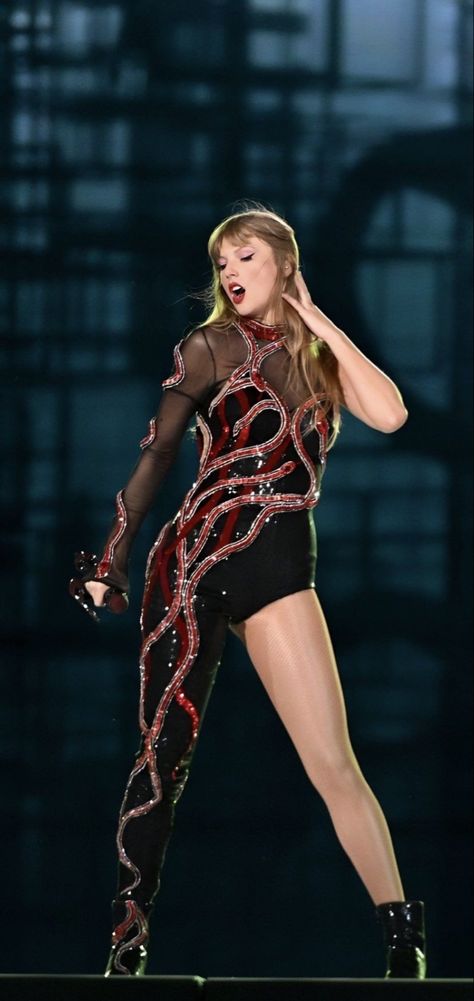 Taylor Sift, Maybelline Products, Taylor Swift Fotos, Taylor Swift Images, Reputation Era, Photos Of Taylor Swift, Taylor Swift Party, Taylor Swift Fan Club, Taylor Swift Tour Outfits