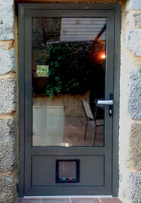 #puerta #gatera #animales #aluminio #istalación #vidrio #puertaconvidrio Doors Ideas, Patio Interior, House Decor, Doors, Patio, Home Decor, Home Décor, Patios