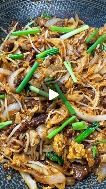 Rice Noodle Dishes, Beef With Oyster Sauce, Beef Chow Fun, Sticky Pork Ribs, Bean Sprout Recipes, Chow Fun, Soy Sauce Chicken, Meal Rotation, Homemade Chinese Food